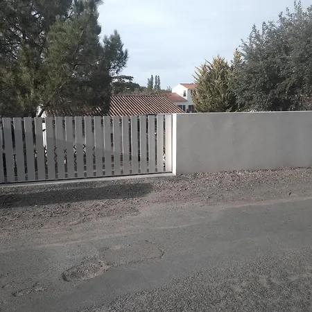 Maison Proche Foret, Et Commerces - 2 Ch, Terrasse, Jardin Clos, Parking Prive, Animaux Acceptes - Fr-1-22-231 Nyaraló