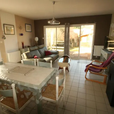 Maison Proche Foret, Et Commerces - 2 Ch, Terrasse, Jardin Clos, Parking Prive, Animaux Acceptes - Fr-1-22-231 Nyaraló