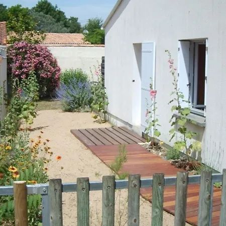Maison Proche Foret, Et Commerces - 2 Ch, Terrasse, Jardin Clos, Parking Prive, Animaux Acceptes - Fr-1-22-231 بيت للعطل *
