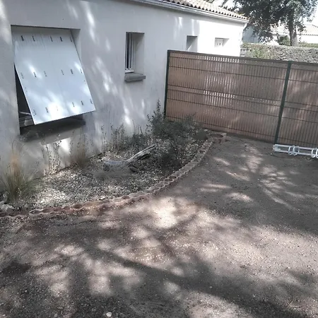 Maison Proche Foret, Et Commerces - 2 Ch, Terrasse, Jardin Clos, Parking Prive, Animaux Acceptes - Fr-1-22-231 Ferienhaus *