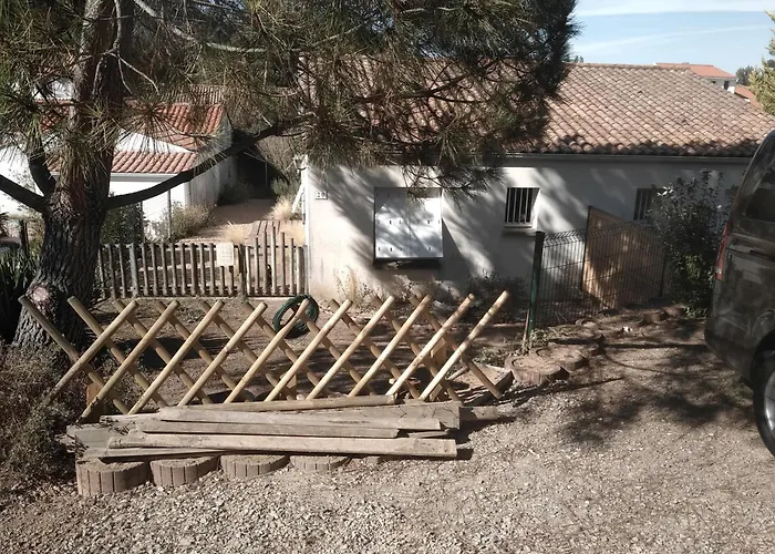 Hébergement de vacances Maison Proche Forêt, Et Commerces - 2 Ch, Terrasse, Jardin Clos, Parking Privé, Animaux Acceptés - Fr-1-22-231