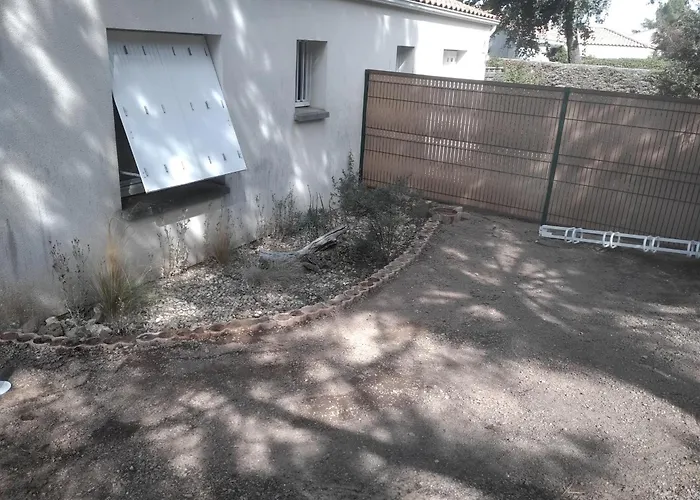 Maison Proche Forêt, Et Commerces - 2 Ch, Terrasse, Jardin Clos, Parking Privé, Animaux Acceptés - Fr-1-22-231 Hébergement de vacances *