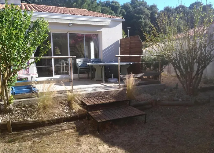 Hébergement de vacances Maison Proche Forêt, Et Commerces - 2 Ch, Terrasse, Jardin Clos, Parking Privé, Animaux Acceptés - Fr-1-22-231 *